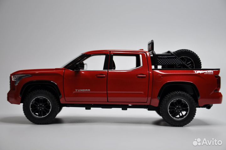 Модель автомобиля Toyota Tundra металл
