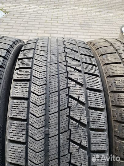 Bridgestone Blizzak VRX 245/45 R19 98S
