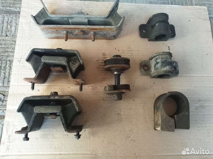 На ссанг енг кайрон 2.0 5МКПП подушки крепления