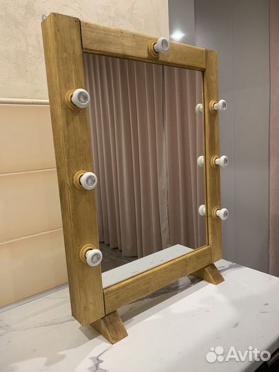 Зеркало с подсветкой (косметическое)