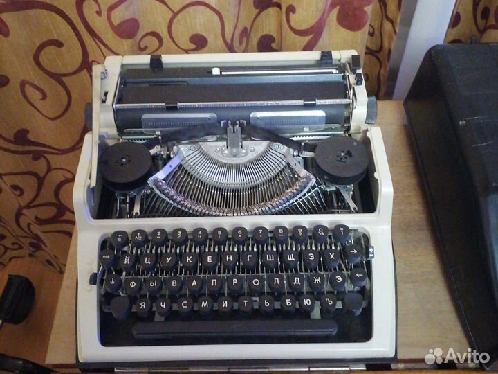 Печатная пишущая машинка