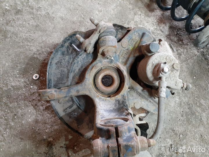 Skoda Fabia 2 1.2 кулак поворотный левый.правый