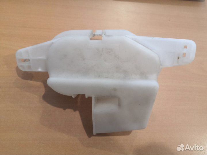 Накладка декоративная правая Lexus Lx570 3 3UR-FE