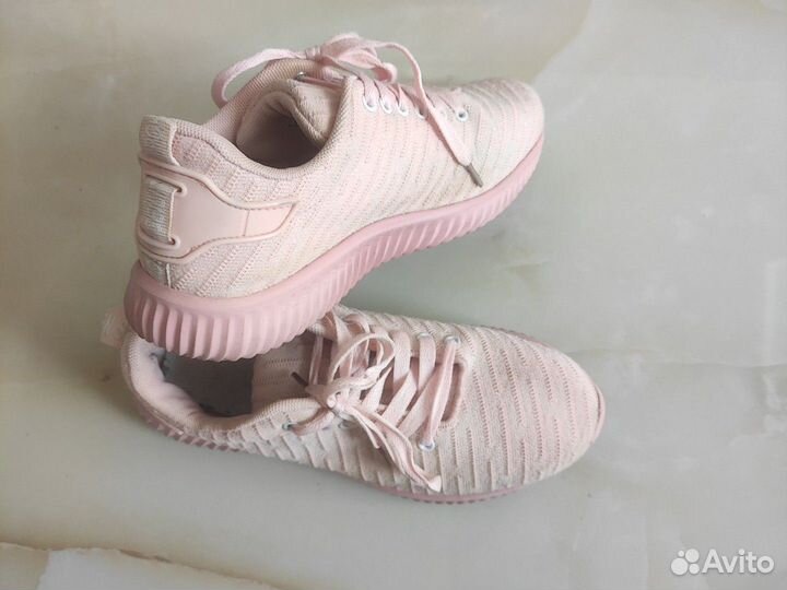 Кроссовки женские 37 размер