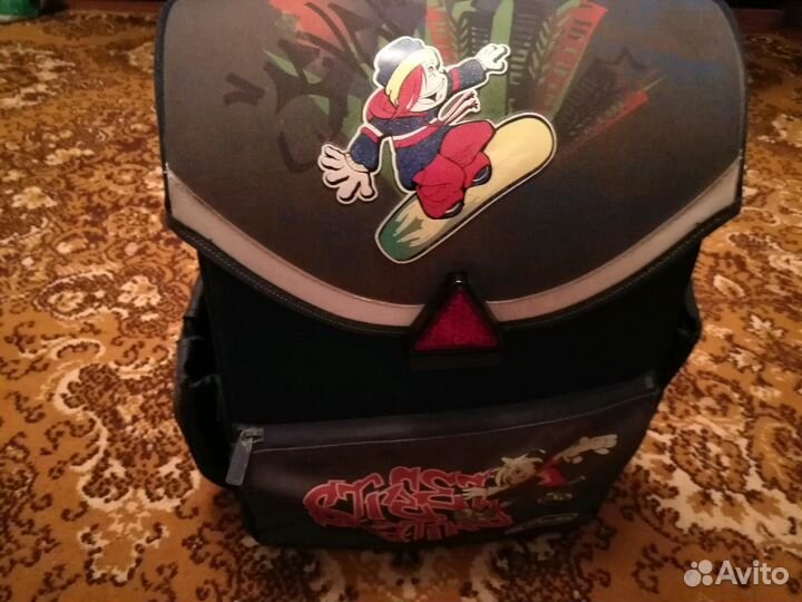 Стильный школьный ранец с орто спинкой