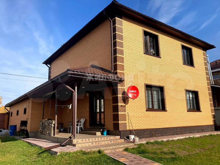 Коттедж 186,7 м² на участке 10 сот.