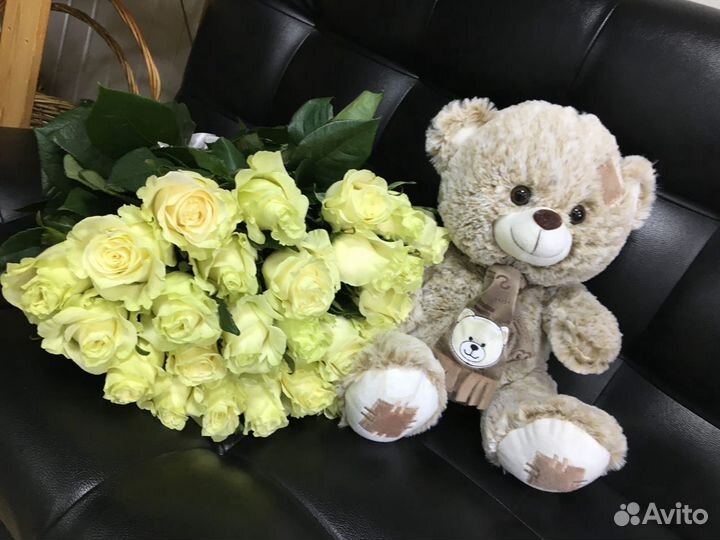 27 белых роз Эквадор (50 см). Доставка