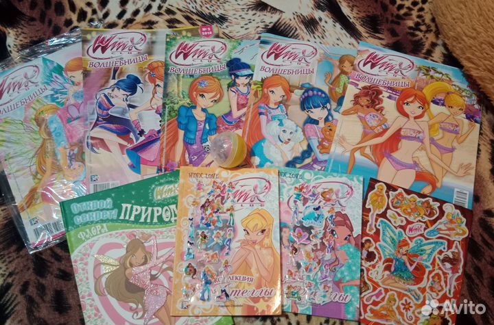 Журналы, книги, наклейки, брелок с Винкс
