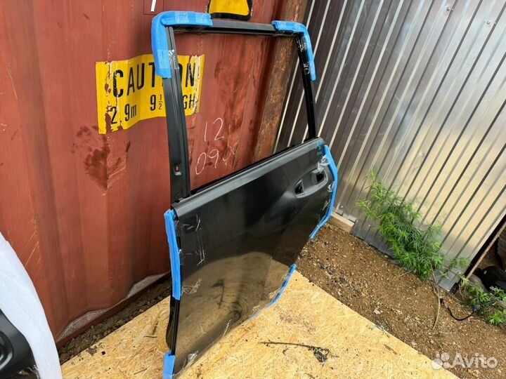 Задняя левая дверь оригинал Toyota Land Cruiser 20