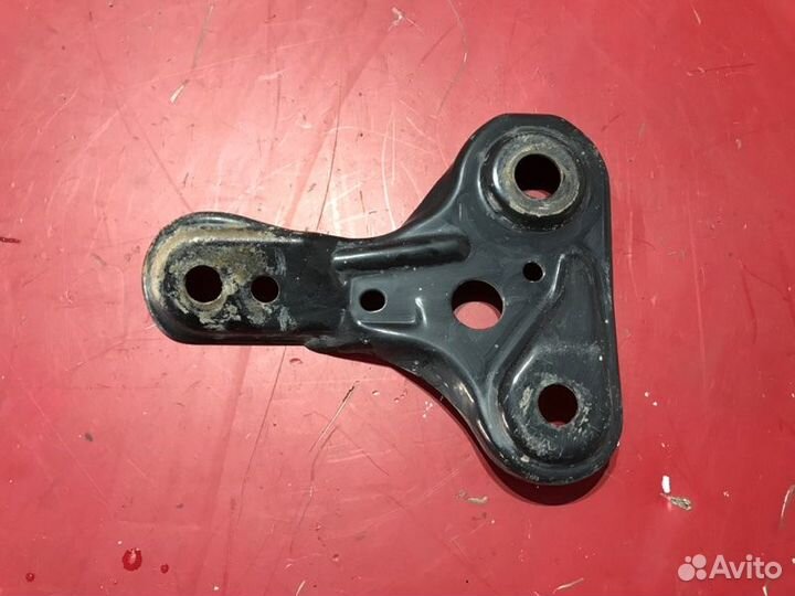Кронштейн передний левый Mazda 6 GG L3C1 2004