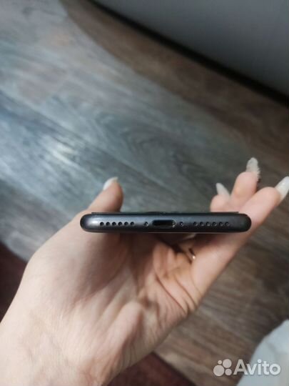 iPhone 8, 64 ГБ
