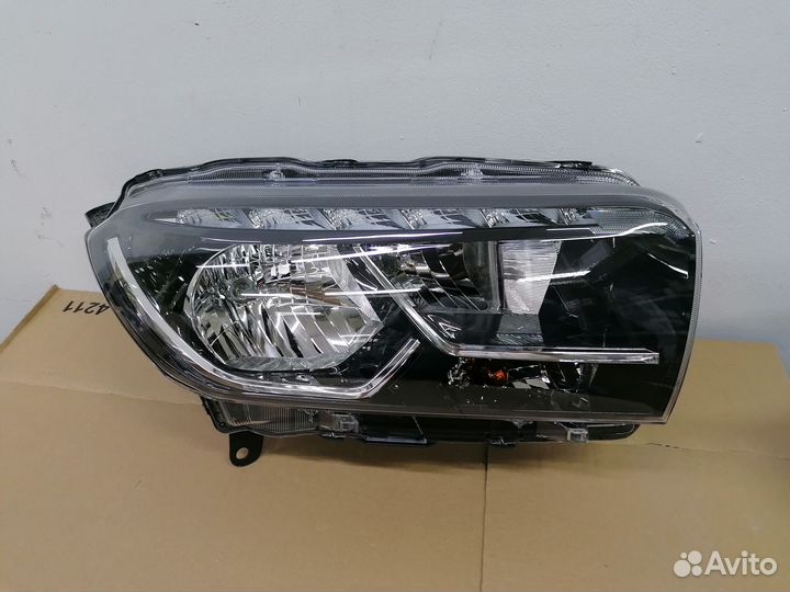 Фара правая LADA xray