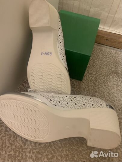 Туфли женские 37 размер белые новые