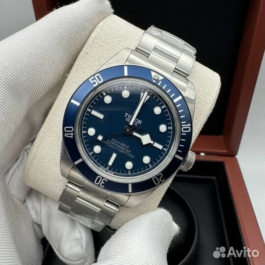 Часы Tudor Black Bay