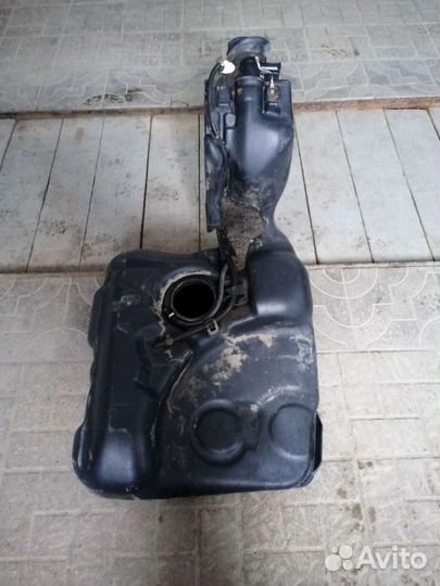 Бензобак Golf3