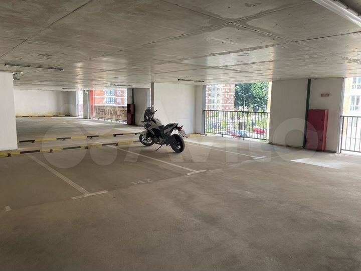 Машиноместо, 14 м²