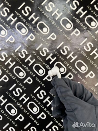 Правый наушник AirPods Pro