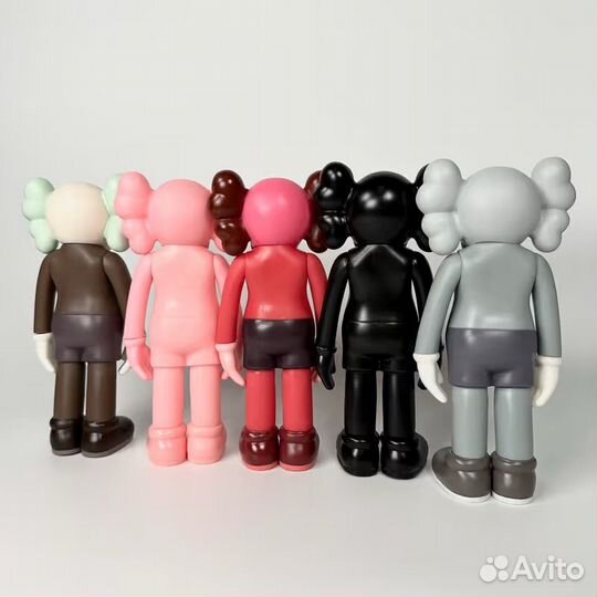 Фигурки Kaws