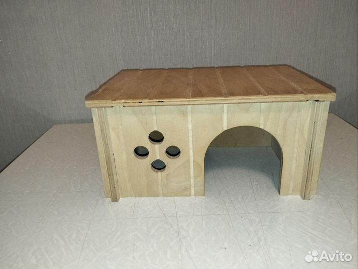 Домик, лесенки, полочки в клетку