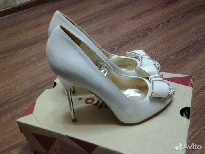 Туфли белые