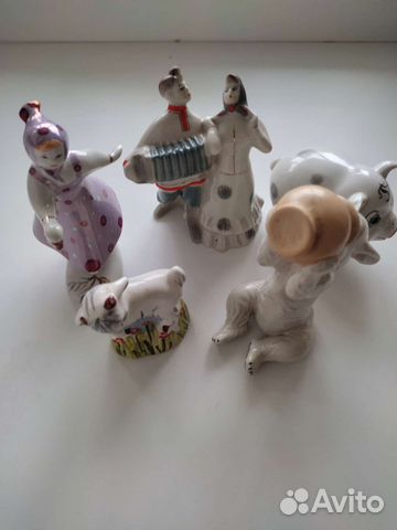 Коллекция фарфоровых статуэток