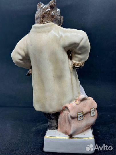 Статуэтка фарфор