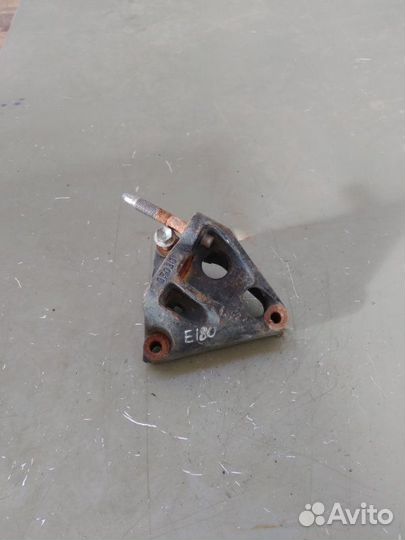 Кронштейн Toyota Corolla E180
