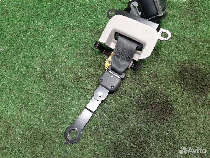 Ремень безопасности задний средний Toyota Verso R