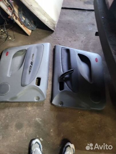 Обшивка карта двери на чери тиго 2010г