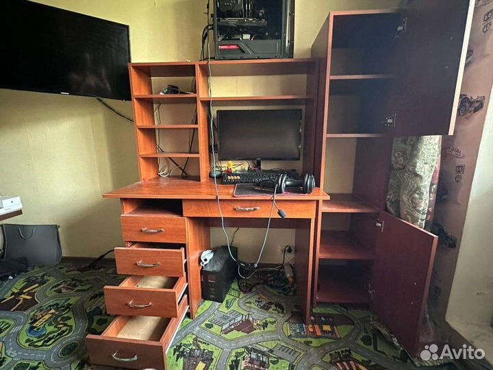 Компьютерный стол