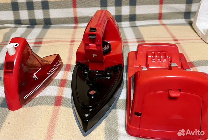 Утюг с отпаривателем (съем.контейнер) Япония