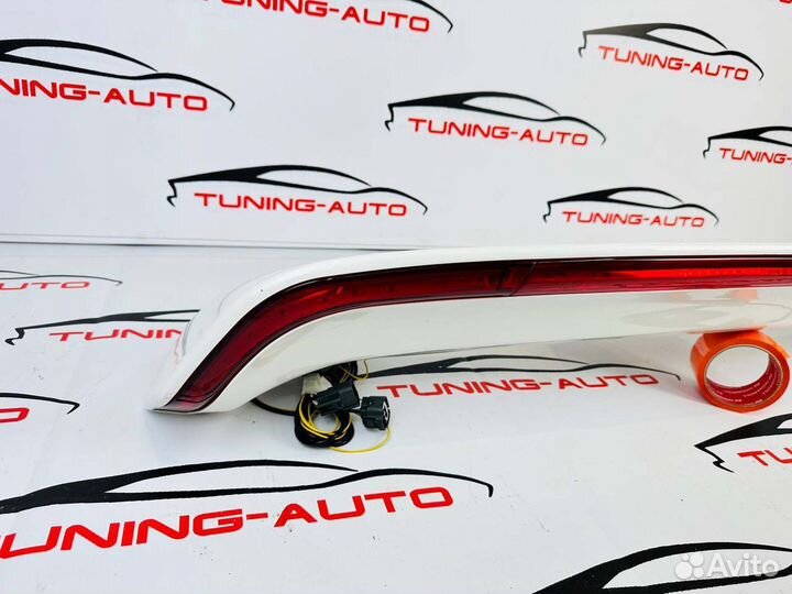 Спойлер на верх Toyota Land Cruiser 200 LED