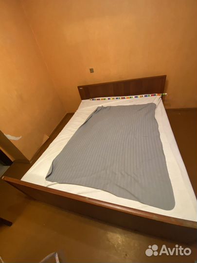 Кровать