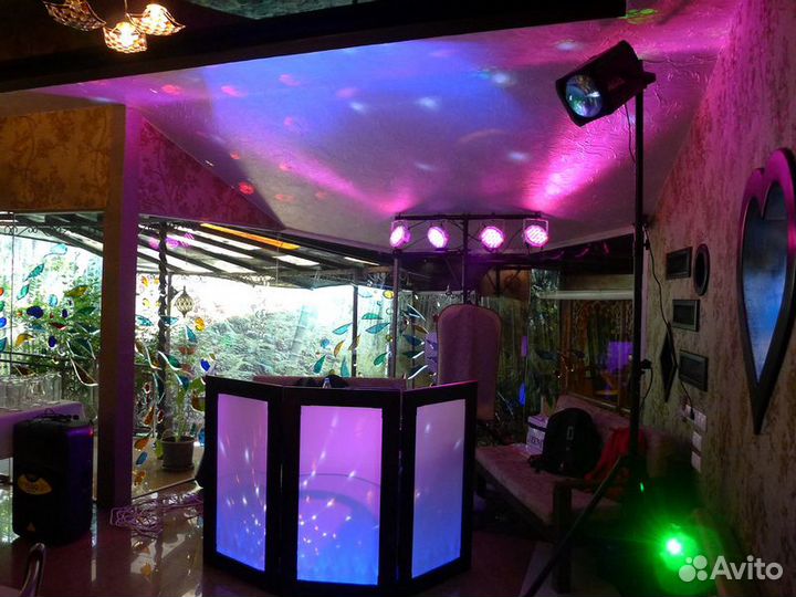 Диджей с оборудованием в Сочи