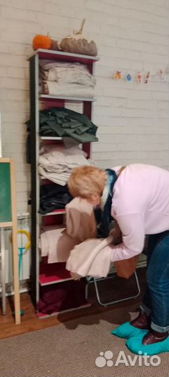 Ткани, нитки, пряжа, пуговицы и т.д