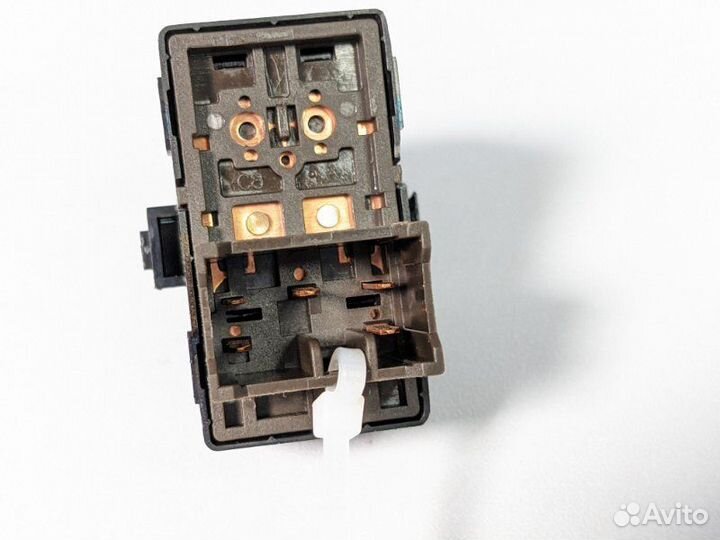 Кнопка стеклоподъемника задняя левая Hyundai Creta