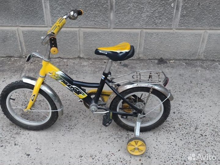 Велосипед детский 4 колесный