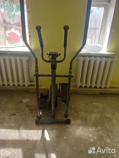 Мини велотренажер для ног и рук