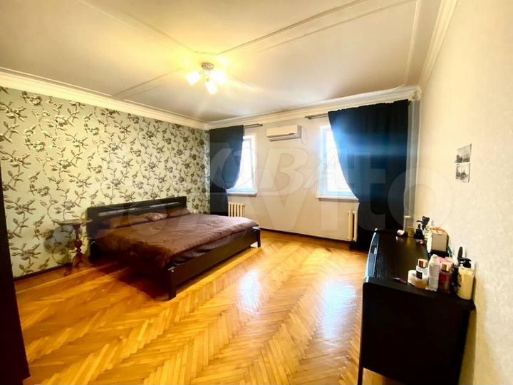 2-к. квартира, 72 м², 4/9 эт.