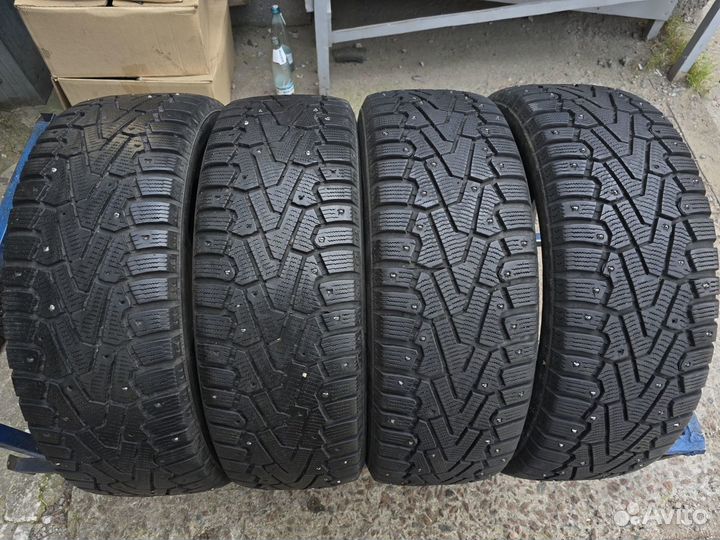 Pirelli Ice Zero 215/60 R16