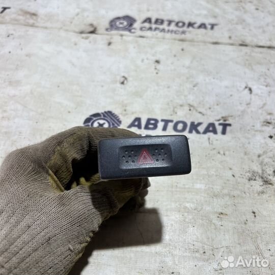 Кнопка аварийки Nissan Primera P11