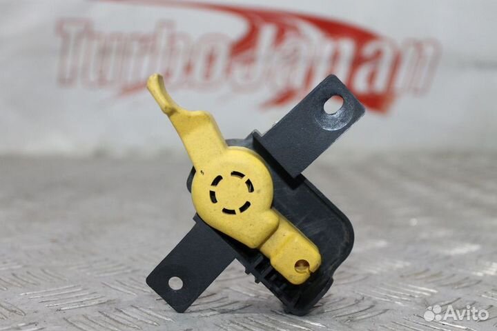 Кнопка рычаг открытия капота Ford Kuga 2 2012-2016