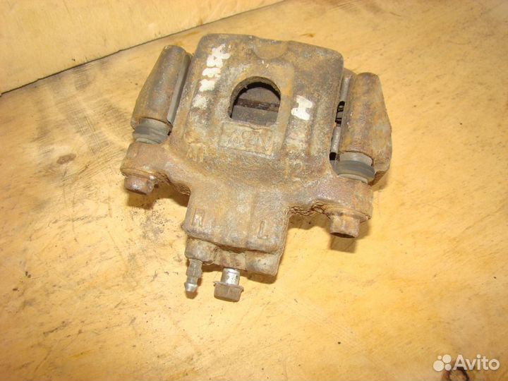 Задние тормозные суппорта Lexus rx350 05г