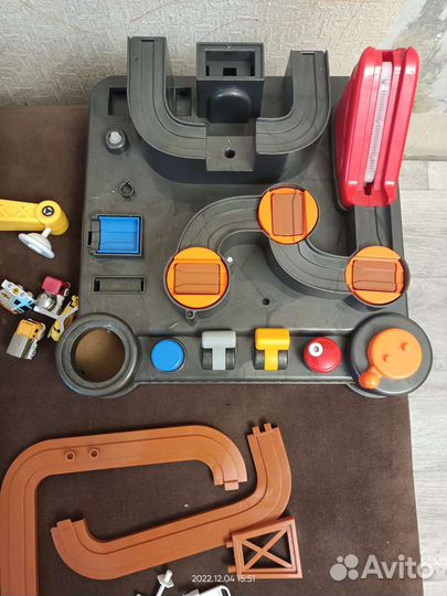 Трек для машинок с препятствиями