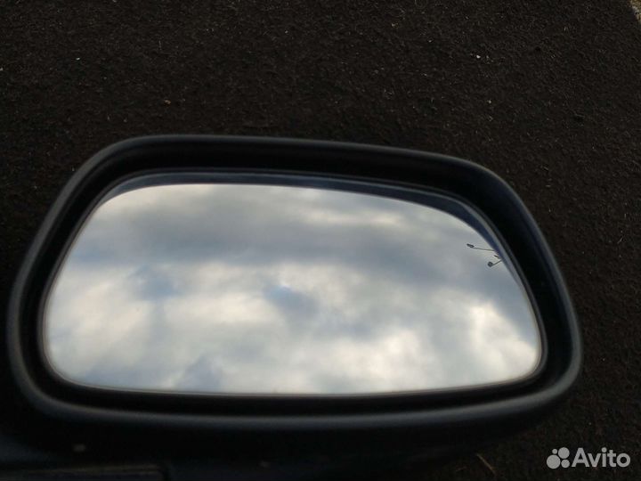 Зеркало правое toyota corolla e120