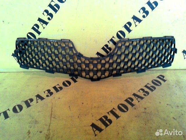 Решетка радиатора Toyota Yaris 2005-2011