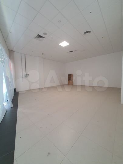 Сдам торговое помещение, 77 м²