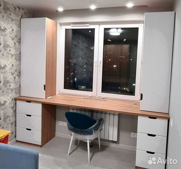 Рабочая зона в углу у окна