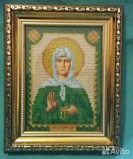 Иконы и картины вышиты из бисера
