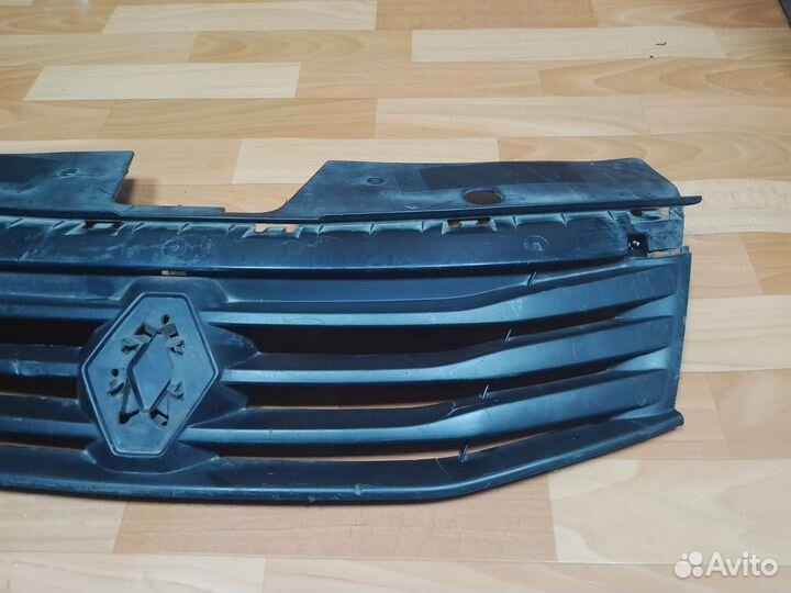 Решетка радиатора Renault Logan Sandero 1 Оригинал